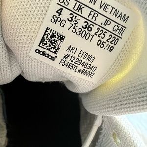 Adidas kids classics sneakers